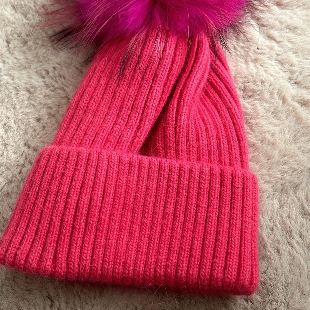 7 Ports Pink Angora Racoon Beanie Hat Detachable Fur Pom Pom New - Picture 4 of 4